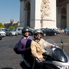 Circle de Arc Photo: The traffic circle in front of the Arc de Triomphe in Paris.